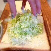 「美味しそうな断面がたまらない！」いろいろな具を挟んだボリューム感のある【サンドイッチ弁当】に「最高ですね」の声