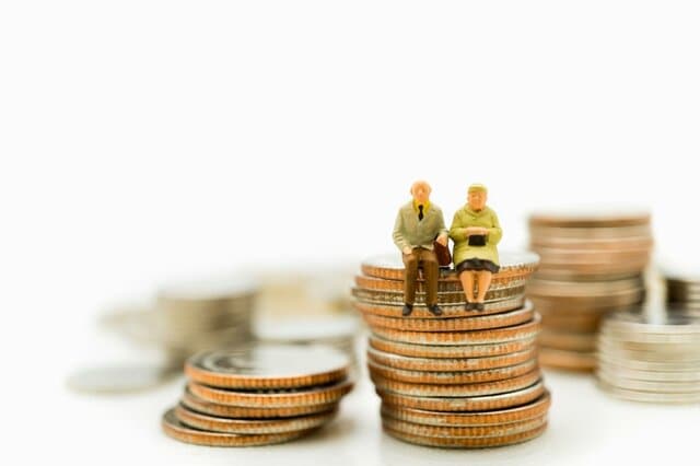 【70歳代・二人以上世帯】貯蓄の平均・中央値はどれくらい？シニア世代の相続に対する価値観も紹介！