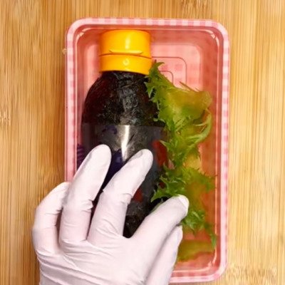 【オブラートアート】冷やし中華のつゆのボトルをデザインしたお弁当　リアルなラベルのデザインに感嘆