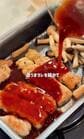 【トンテキ弁当】婚約中の彼へ、しめじを足して秋っぽく。甘じょっぱいトンテキがご飯の上にずらりと並んでおいしそう！