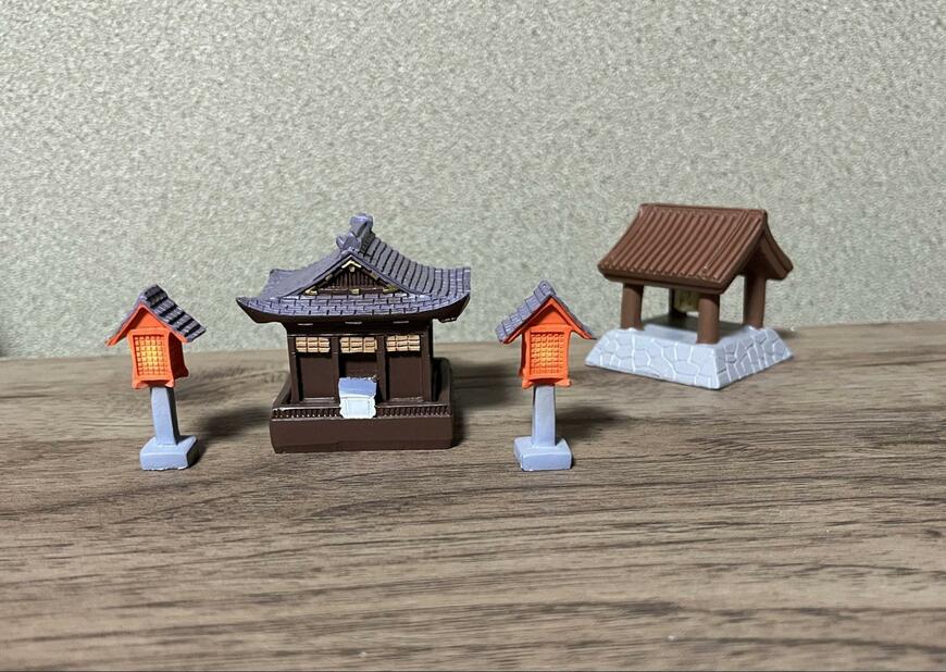 筆者撮影（セリア、神社置物（本殿・献灯籠・鐘つき堂））
