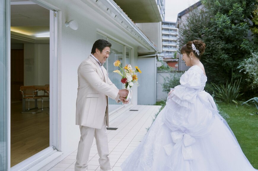 出所：株式会社リクルート「結婚30周年を前に思い出のドレス姿披露 夫妻の歩み振り返る『扉を開けては一生懸命前に進んできた』『ゼクシィ』で佐々木 健介さん、北斗 晶さん夫妻がバウリニューアル」