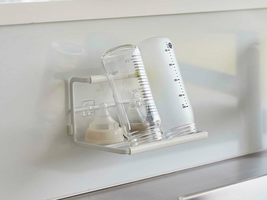 出所：山崎実業公式　フィルムフックワイドジャグボトルホルダー タワー S