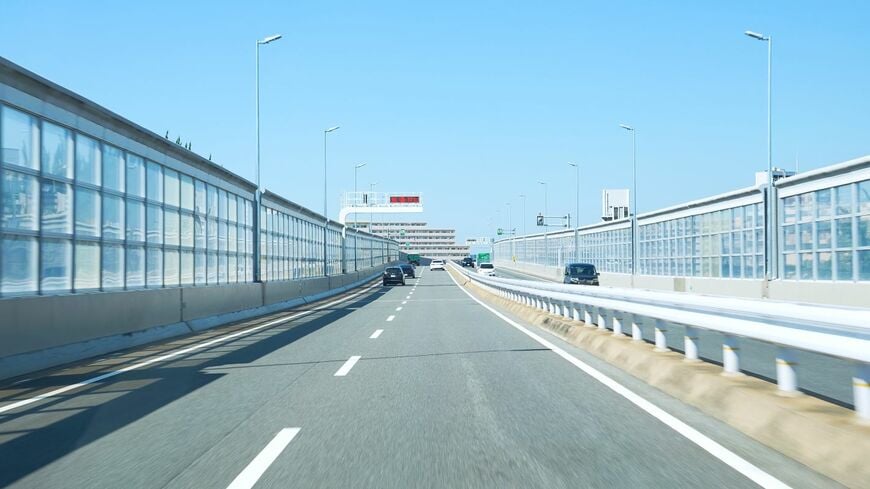 道路上に掲げられた「電光掲示板」　眠そうな人へ向けた「ユーモアたっぷりの一言」に反響