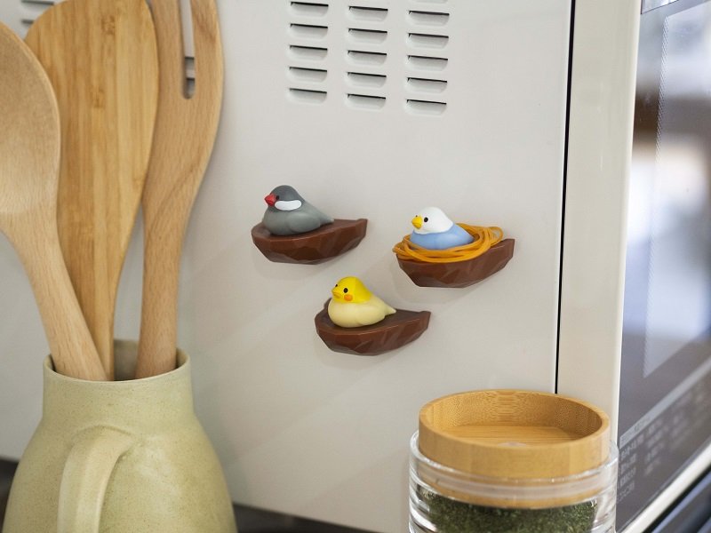 出所：ヴィレッジヴァンガード『輪ゴムを収納すると巣ができていく！？【トリの巣輪ゴムホルダー】』