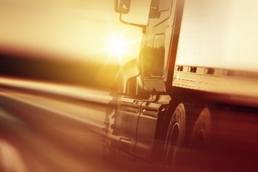 大幅増加の国内トラック販売、その背景を探る
