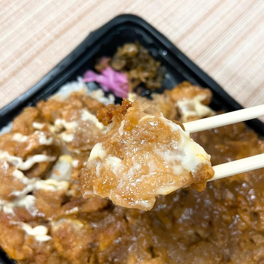 【秋葉原】1キロ弁当の「カレーとカラアゲ」