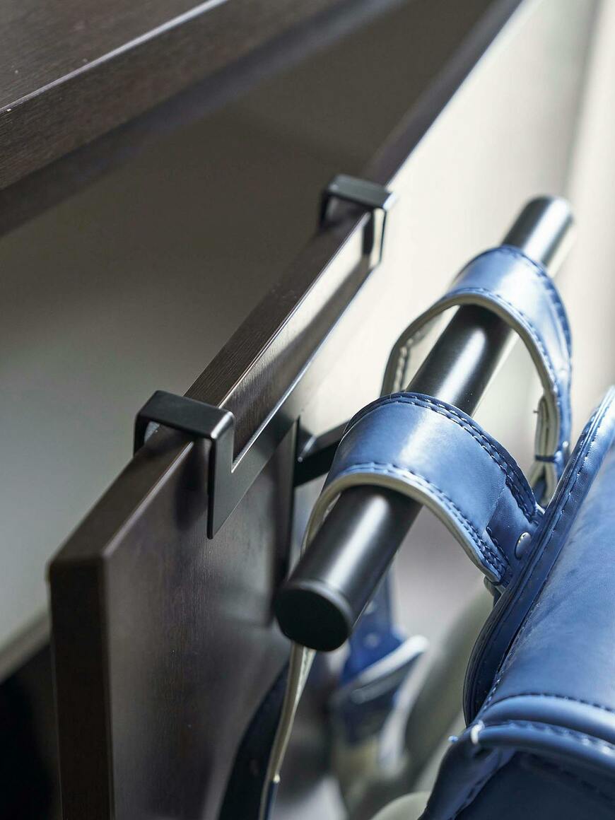 山崎実業株式会社公式　下駄箱扉ランドセル＆リュックハンガー タワー