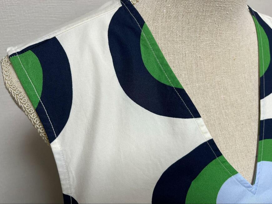 株式会社ユニクロ、Vネックフレアワンピース/ノースリーブ画像