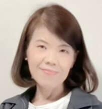 【60代マダム】が問う”25年前”の短めジャケット〈あり？なし？〉ワイドパンツと合わせた素敵コーデに「アリです」の声続々
