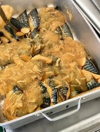 【学校給食】「ご飯4杯は余裕で行きますね」3月8日は「サバの日」給食の「鯖のおろしソース」が白米がどんどんすすむ美味しさ！