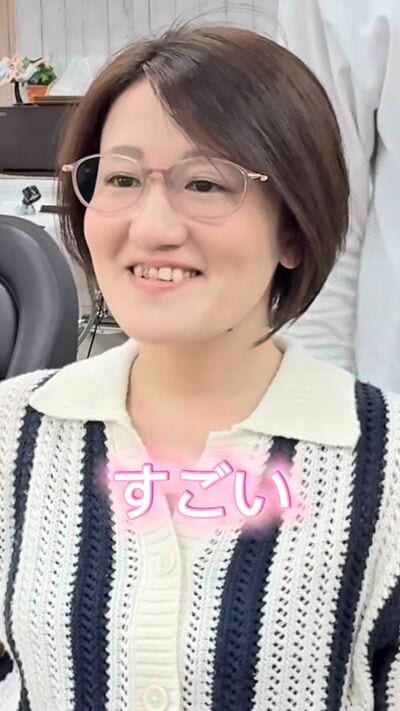 久しぶりのショートに感動した様子の女性