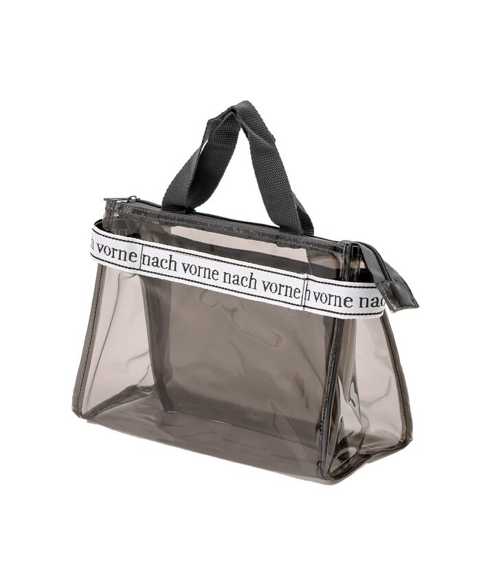 マチが広く化粧水や乳液ボトルを立てて収納できる