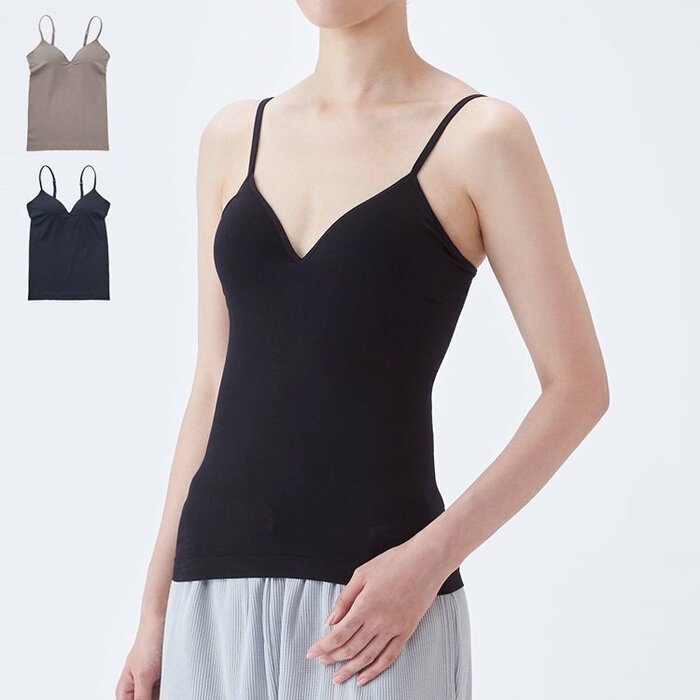 外でもリラックスして過ごしたいときにおすすめ「ブラキャミ」