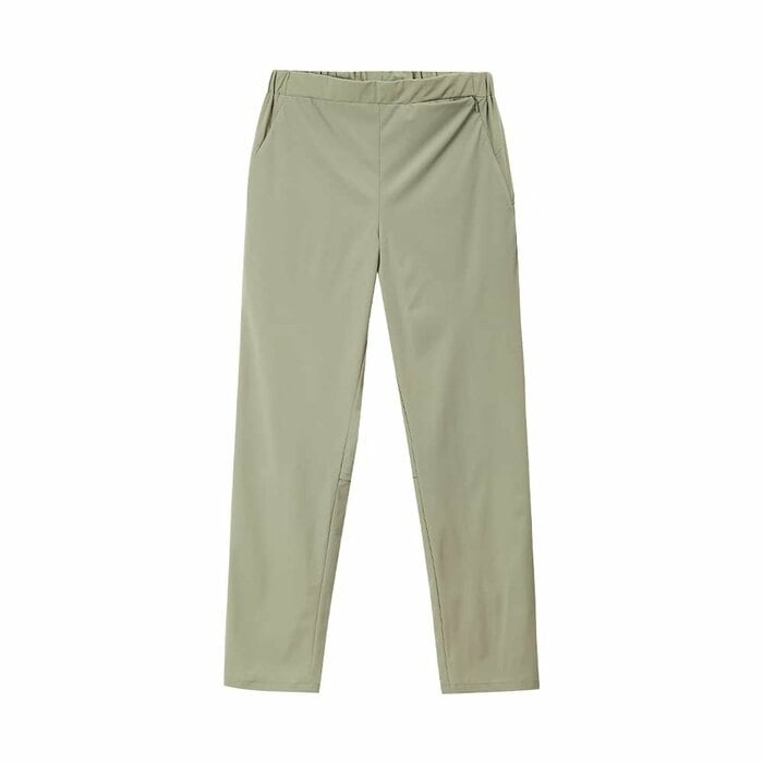 今シーズンは新色の「カーキ」がラインナップに加わりました