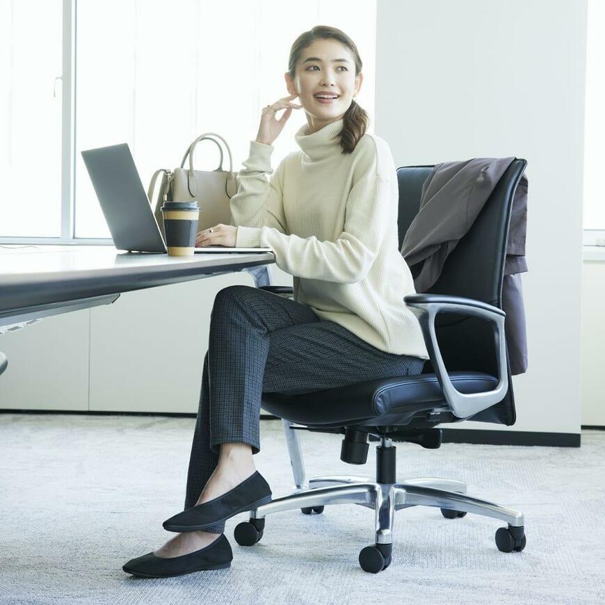 出所：ワークマンオンラインストア アクティブスエード調パンプス