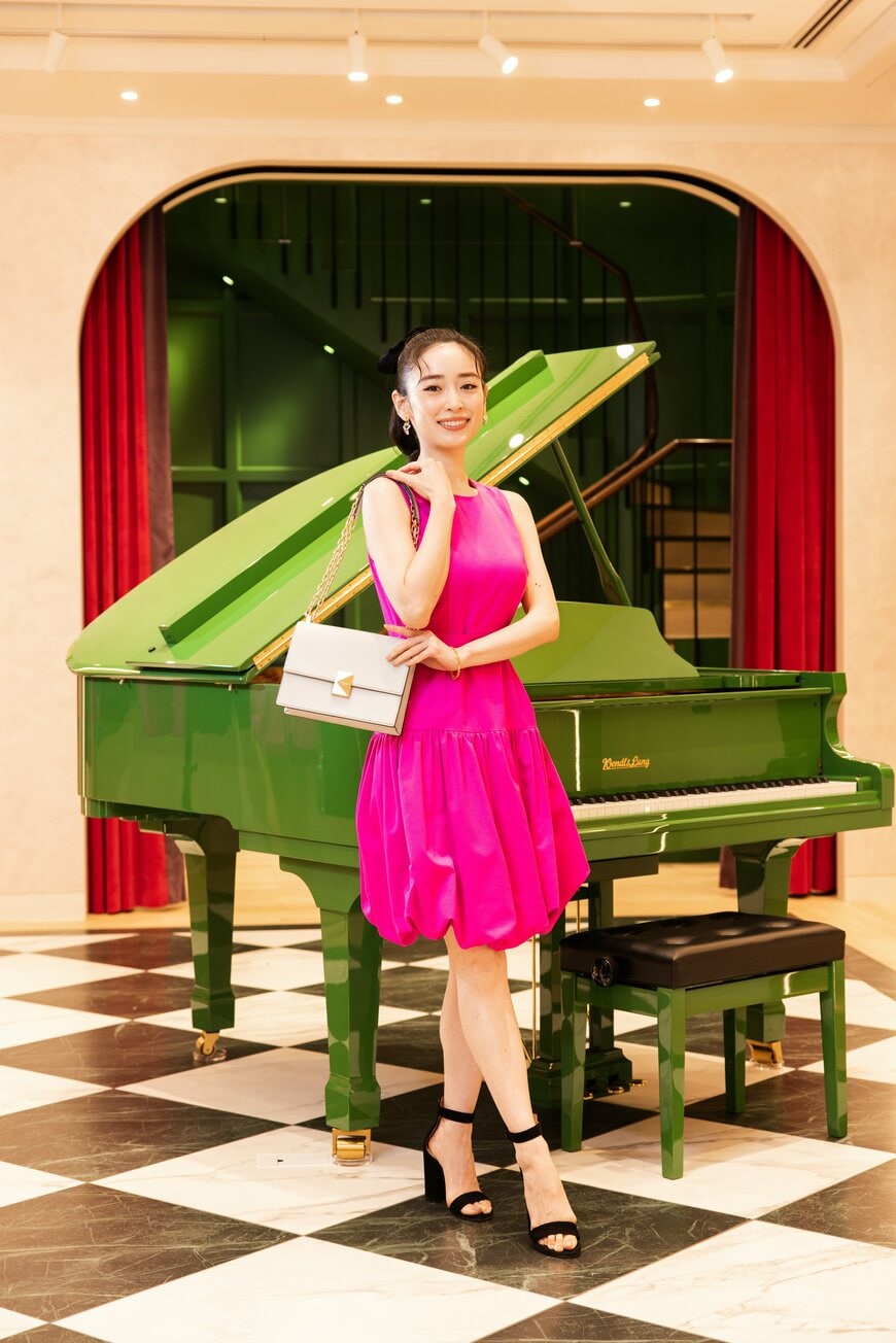 出所：タペストリー・ジャパン合同会社「ケイト・スペード ニューヨークは、銀座旗艦店リニューアルを記念し、山本舞香さん、佐野勇斗さん、ハローキティらをスペシャルゲストに迎え、オープニングセレモニーを開催」