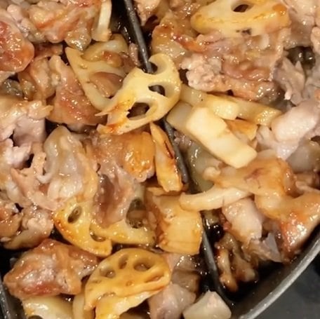 【新婚夫婦】これはごはんが進みそう！新婚の妻が夫に作る【豚こまレンコンの甘辛炒め弁当】が話題