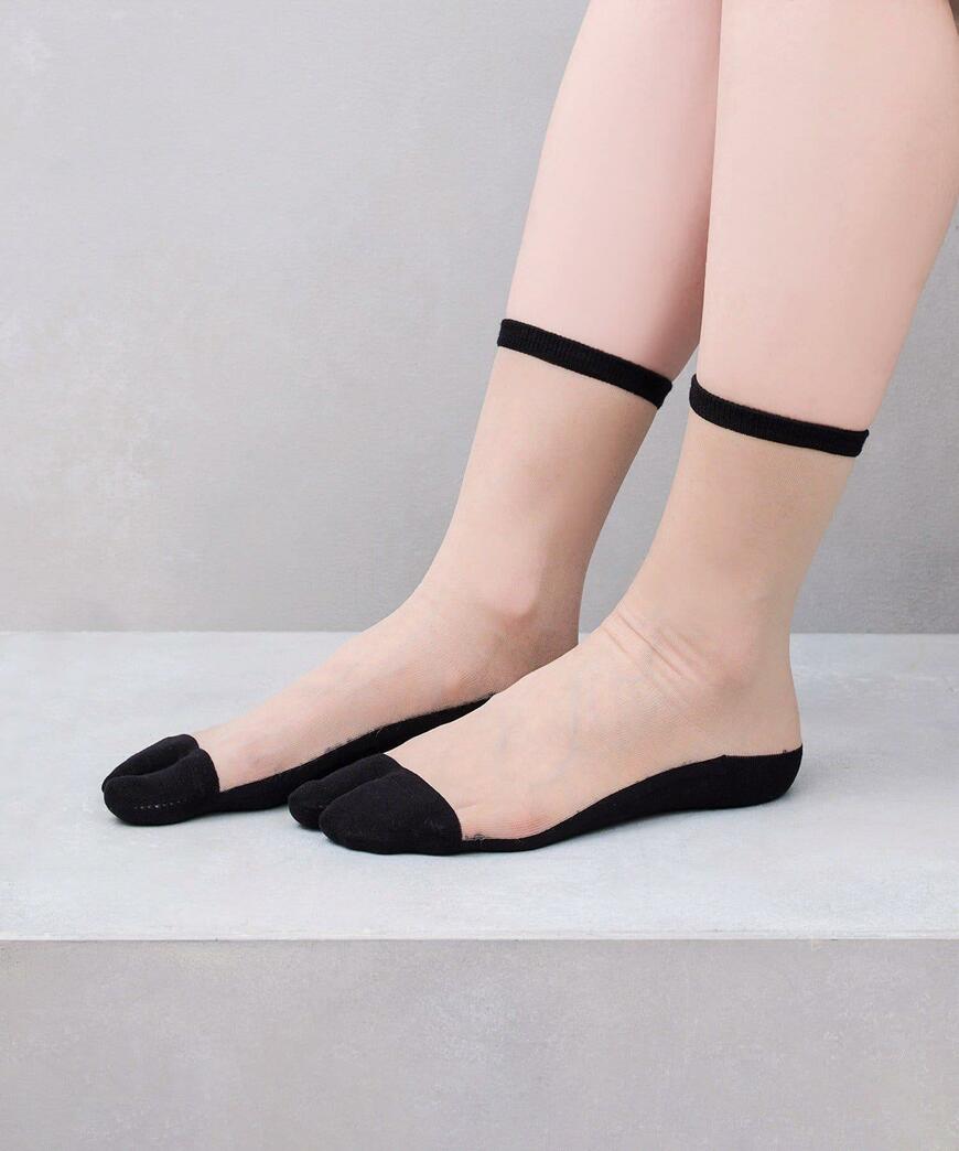 出所：パルグループ公式ファッション通販サイト 3COINS ストッキング風足袋クルーソックス