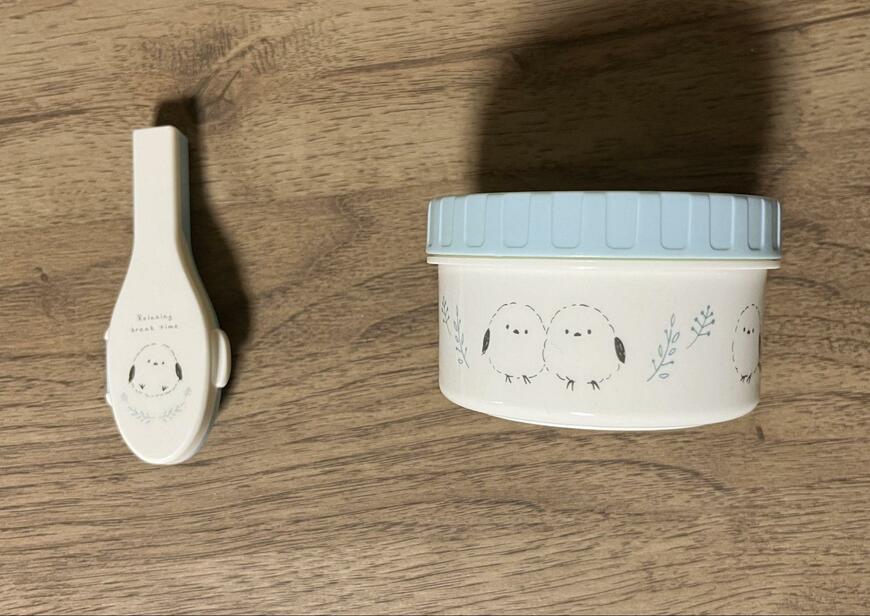 筆者撮影(セリア、ランチカップ 330ml シマエナガ・スプーン&はしセット シマエナガ)