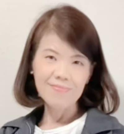 【60代マダム】が問う”25年前”の短めジャケット〈あり？なし？〉ワイドパンツと合わせた素敵コーデに「アリです」の声続々