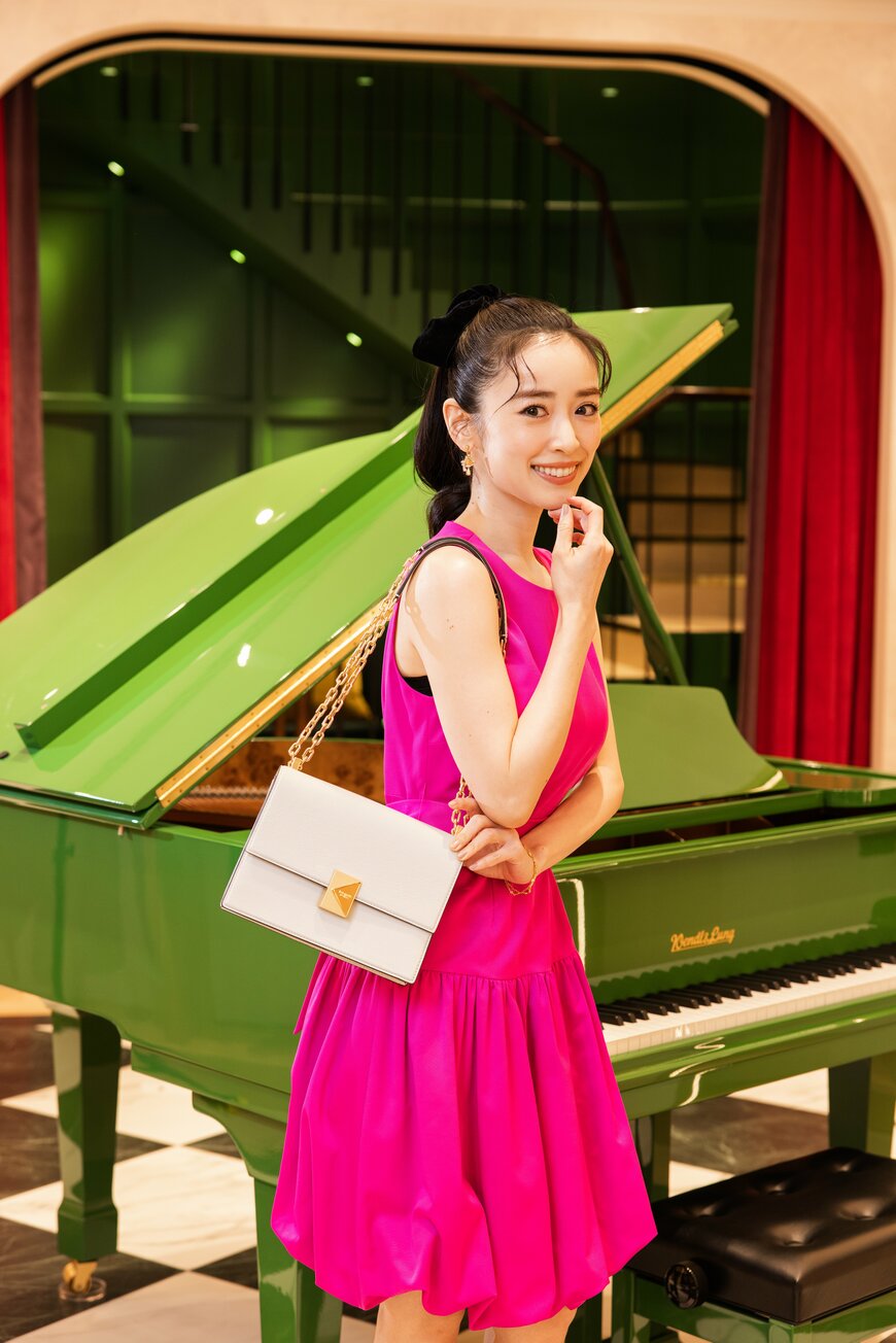 出所：タペストリー・ジャパン合同会社「ケイト・スペード ニューヨークは、銀座旗艦店リニューアルを記念し、山本舞香さん、佐野勇斗さん、ハローキティらをスペシャルゲストに迎え、オープニングセレモニーを開催」