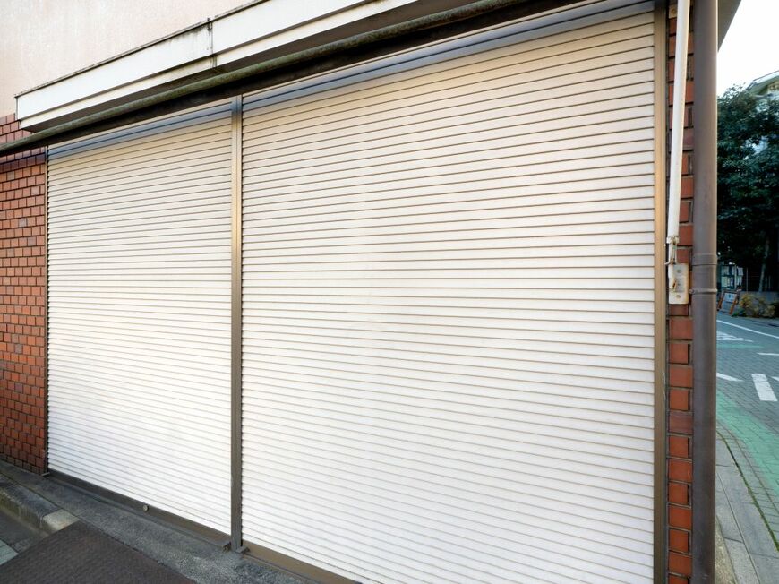 豆腐屋の店先に掲示された「臨時休業のお知らせ」　夏休みならではの休業理由にホッコリ