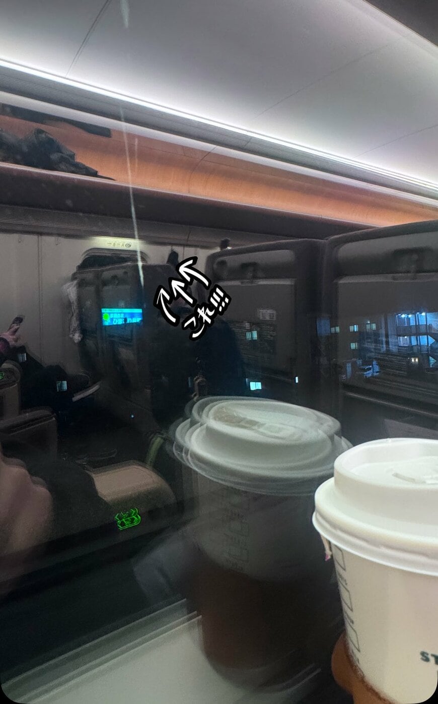 新幹線の窓についた汚れ