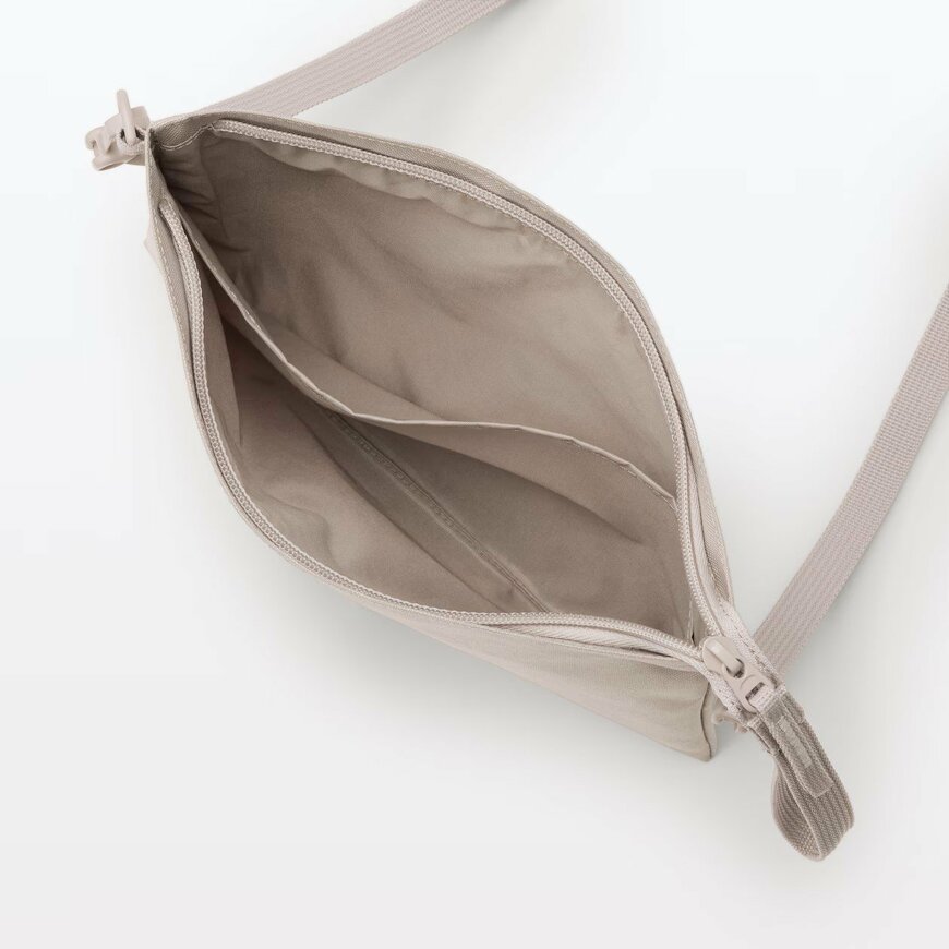 ポーチとしても使える 撥水サコッシュ