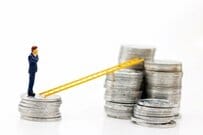 年収・資産が少ない層でも投資をする人が増えている～消える500万円の壁