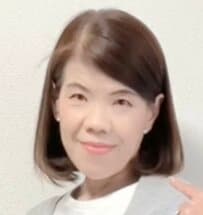 【60代マダム】”ロングカーデ”を〈今風〉に着こなす！上品で軽やかな「大人カジュアルコーデ」が素敵！