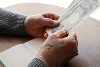 【2025年4月】高年齢雇用継続給付の支給率が引き下げ！シニアにどんな影響がある？