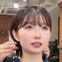 前髪と顔まわりの隙間が気になる女性がプロの手でイメチェン！希望通りの顔まわりに満面の笑顔