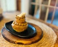 ケーキを作ってもらう土佐犬→待っている間の絶妙な表情に笑ってしまうと話題