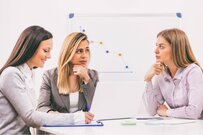 職場で起こる同僚女性の嫉妬。原因は「私生活」にあり？