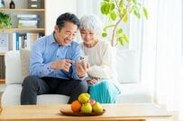 次回年金支給日は8月15日！増額と定額減税で手取り増も「年金だけで生活」は半数以下