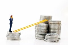 年収・資産が少ない層でも投資をする人が増えている～消える500万円の壁