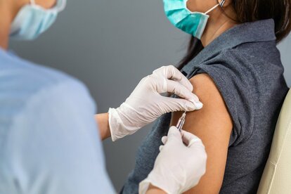 インフルエンザワクチンの予防接種はいつから？効果や感染対策も解説！
