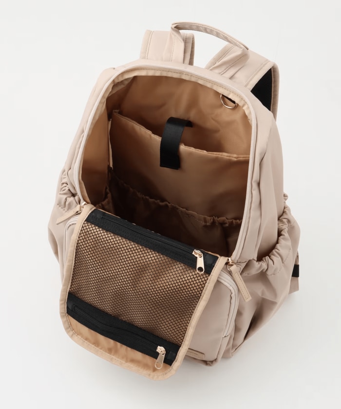 ガバっと大きく開く入れ口と自立式な設計で出し入れもラクラク