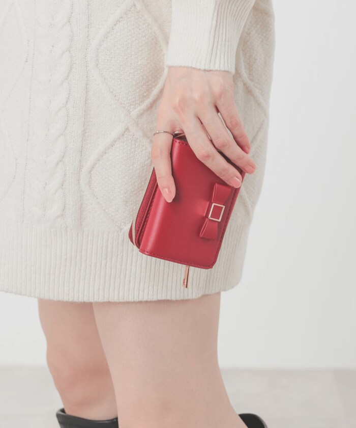 カラーは、アイボリー、ブラック、サックス、レッド、ピンクベージュを展開