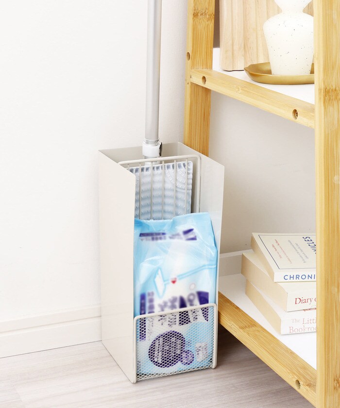 仕切りが付いており、シートも一緒に保管できる