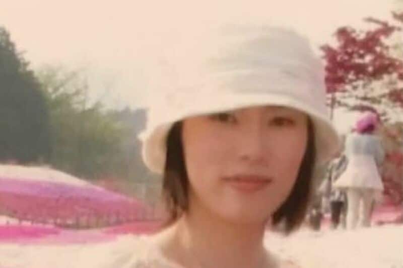 32歳の頃と50歳現在の写真を並べてみたら 「2児の母のビフォーアフター」に反響