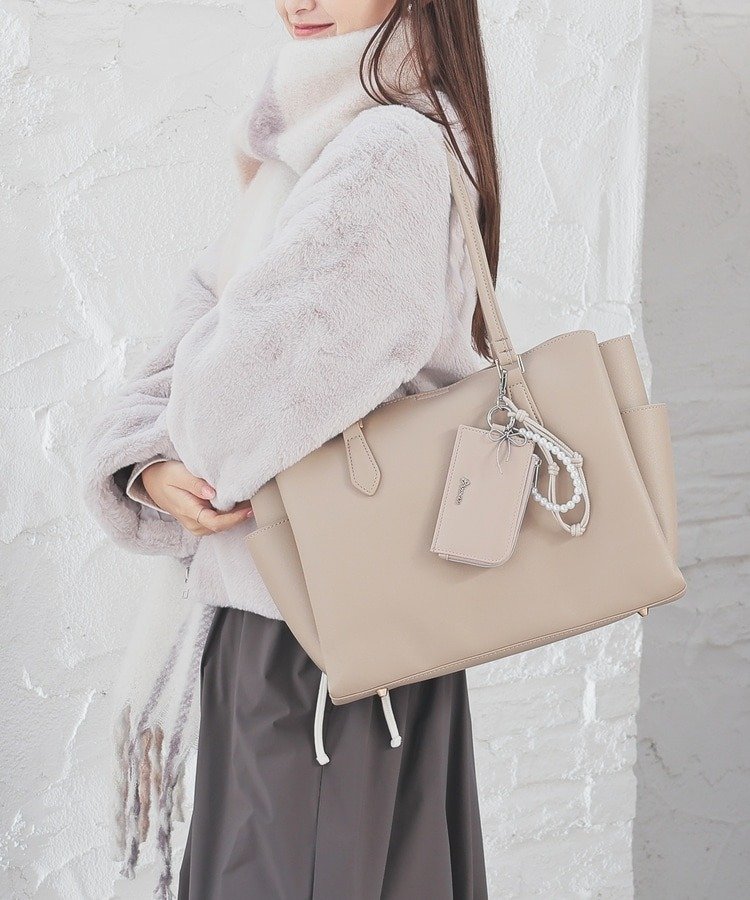 出所：ハニーズ公式通販　チャーム付カードケース