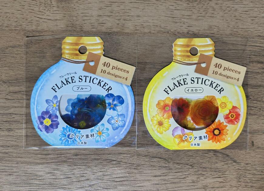 筆者撮影（セリア、クリアフレークシール ブルー/ クリアフレークシール イエロー）