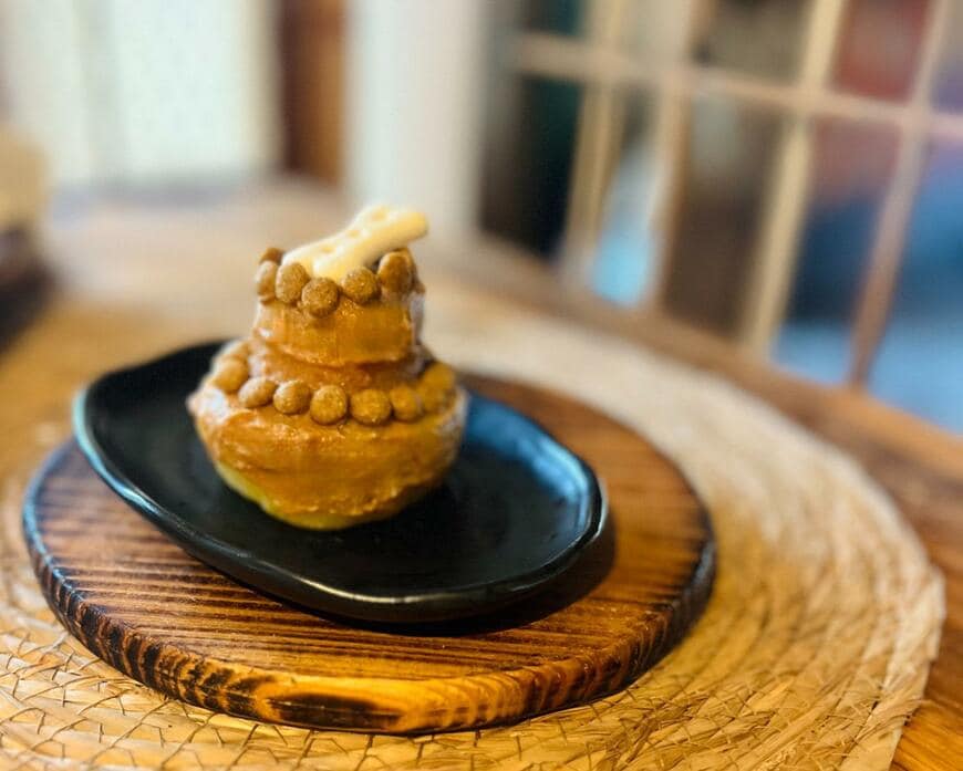 ケーキを作ってもらう土佐犬→待っている間の絶妙な表情に笑ってしまうと話題