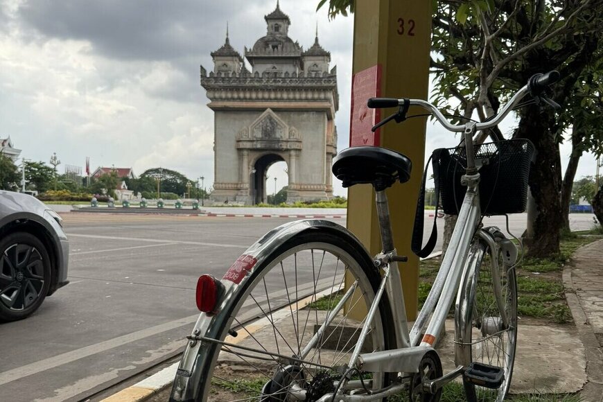 ラオスで発見された「日本の自転車」に思わず二度見　平成ど真ん中のステッカーに「ロマンあるな」