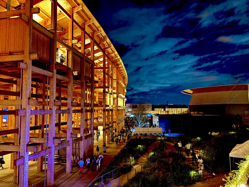 人々を魅了した大屋根リングの造形美