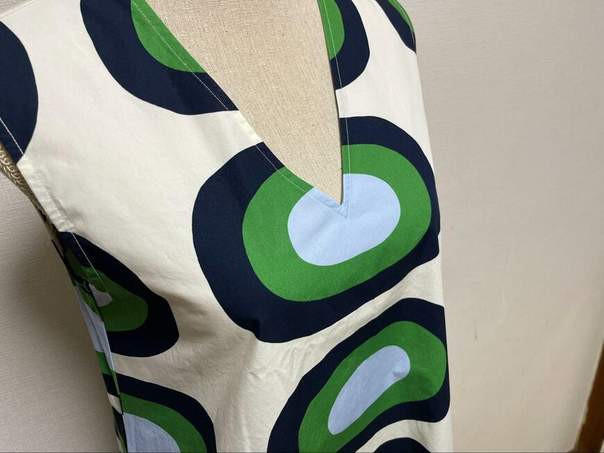 株式会社ユニクロ、Vネックフレアワンピース/ノースリーブ画像