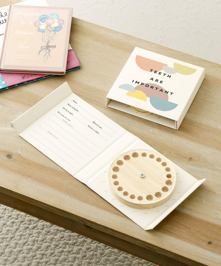 3COINS WEB限定BOOK型乳歯ケース写真