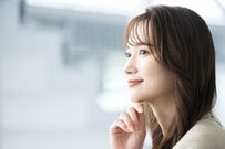 独身女性「自分より年収が低い男性と結婚できる」割合は？「浪費癖がなければ…」「自分が稼ぐ」結婚できる理由も